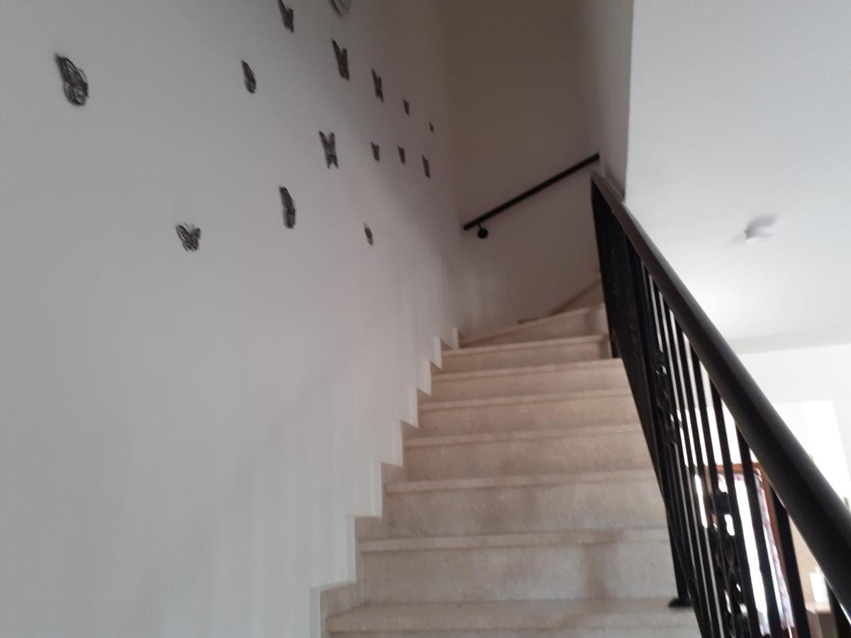 Villa Beautiful 2-Bed House In Mandria  Exterior foto
